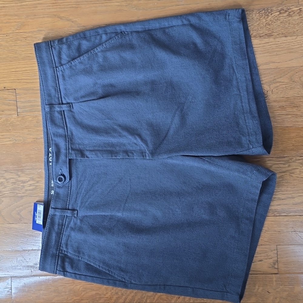 APT. 9 BRAND MEN'S BLUE FRONT PLEATED "TECH SHORTS" SIZE 36 SLIM